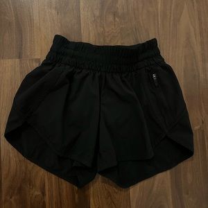 Lululemon tracker low rise 4” short